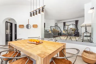 Image de Vale do Lobo Design Villa: heated pool w/ safety fence, golf discounts, Fibre