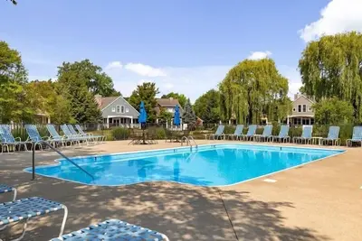 Image de Nouveau Buffalo Cottage nouvellement inscrit magnifique près du centre-ville avec piscine de l'association!