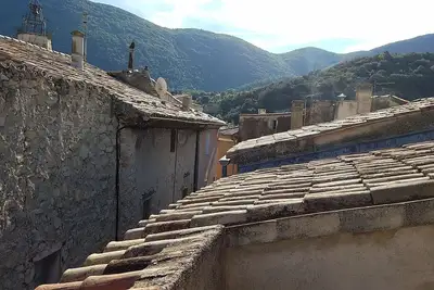 Image de Maison de ville dans le centre de stockage de Nyons pour l'équipement de cyclisme et / ou d'escalade