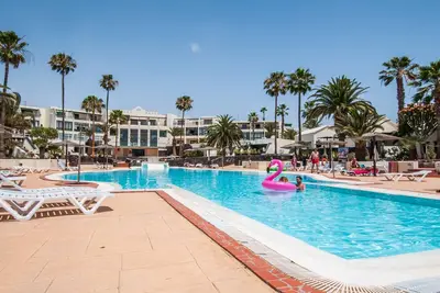 Appartement avec terrasse privée et piscine partagée
