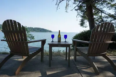 Image de Retraite familiale au bord de l'eau près de Gig Harbor / Réductions mensuelles substantielles! !