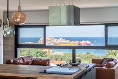 Image de Maison avec piscine privée, toit Rooftop, vue sur mer et ville