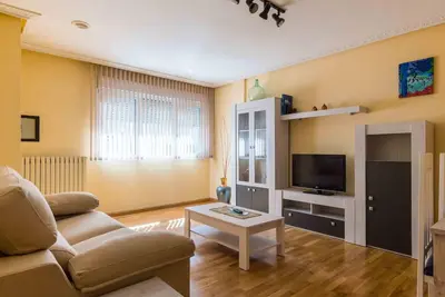 Housingleon- centre avec garage pour bikes et motos