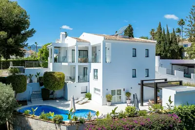 Elegant Villa with sea Views & Pool Marbella