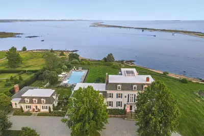 Image de Rare Stonington Borough - Sur le sable avec piscine et court de tennis