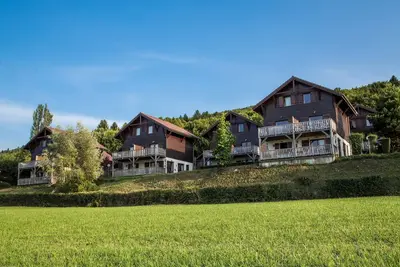Image de Evasion Détente | Chalet en Bord de Lac + Piscine couverte chauffée