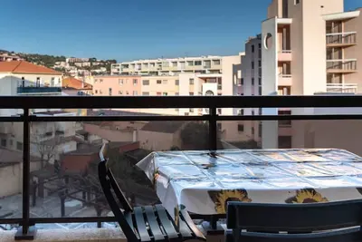 Image de Le Lavandou, Location T2 + cabine, centre ville, proche plage, parking