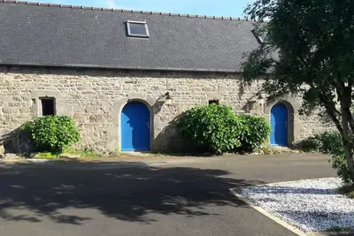 Image de Authentique longère bretonne aux volets bleus