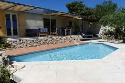Image de maison individuelle & piscine privée 4-5 personnes 2 chambres l'Isle/Sorgue