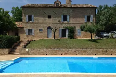Image de Ferme / Villa lumineuse et spacieuse avec grande piscine, intimité et vue imprenable