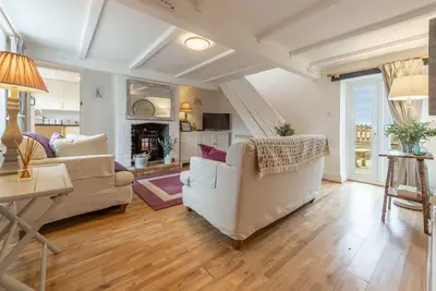 Image de Un joli cottage à mi-terrasse, plein de charme et situé dans un endroit paisible