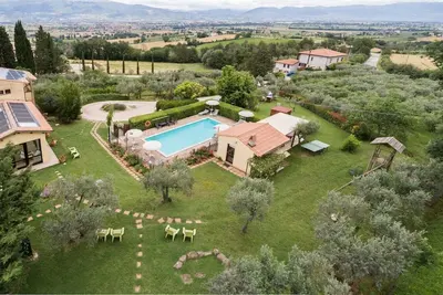 Image de Superbe maison de campagne avec piscine près de Assise
