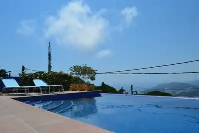 Image de Vue époustouflante sur mer et montagnes!