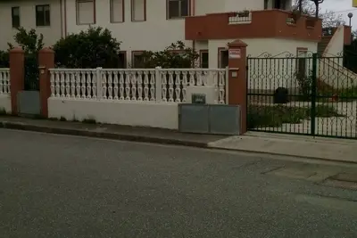 Image de Villa avec jardin divisé en appartements