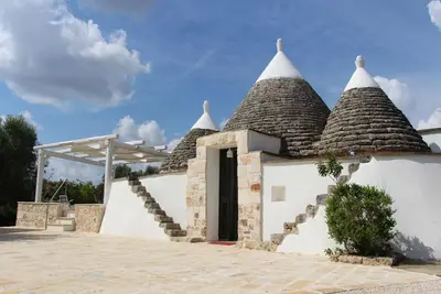Image de Trullo historique à la campagne mais proche des plages de sable