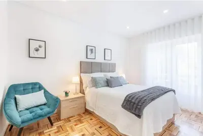 Image de Appartement familial dans le centre-ville avec parking, wifi, A / C. . .