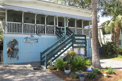 Image de Cottage Tybee surélevé historique, très cool, confortable et oh tellement Tybee!