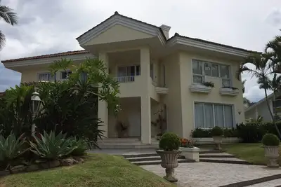 Image de Maison pour 12 personnes à Jurerê international à 180 m de la plage