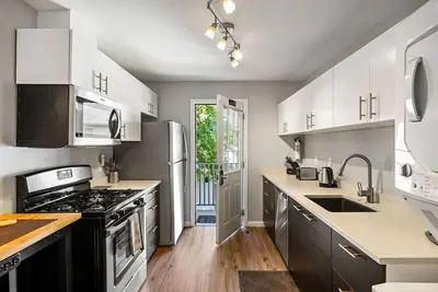 Image de Le Grand Awesome Condo 2br / 1ba (K) - Comprend des nettoyages bimensuels avec changement de linge