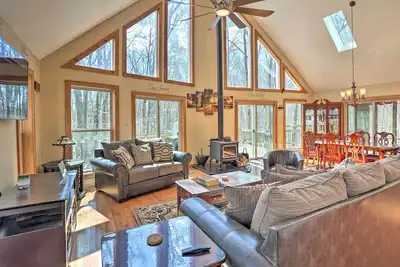 Image de Nouveau! Tobyhanna Cabin w / Deck - 20 minutes de Kalahari!