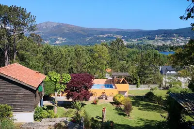 Image de Charmant Lodge rustique avec piscine et de belles vues. Marchez jusqu'au bar à tapas et à la plage.