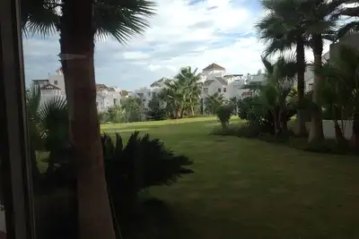Image de Appartement de luxe avec grand terrasse, vue sur mer et les cours de golf