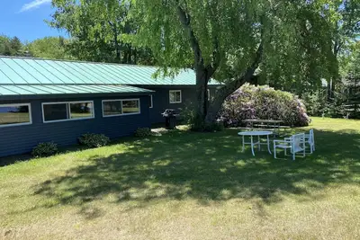 Image de Camp De Bord De Mer Avec Sandy Beach Sur Le Lac Hinckley - Une Famille ADAPTÉE