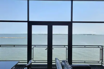 Image de Nouveau Condo Loft Waterfront Penthouse Ă quelques minutes de Cedar Point