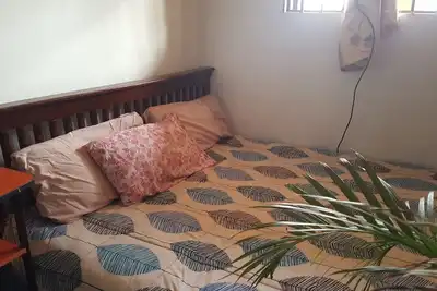 Image de Chambre aérée et confortable à 10 minutes du centre-ville.