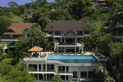 Image de Incroyable villa à Patong piscine privée vue sur la mer sauna fitness pooltable chef maid