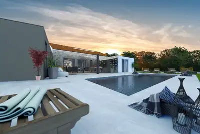 Image de Nouvelle villa de luxe pour les familles et des vacances reposantes! Grande piscine privée!