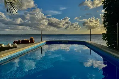 Image de Ocean Front House Kr14 est une villa en bord de mer très privée avec plage et piscine