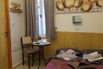 Studio 1 est un studio avec toilettes privées et salle de bains.
