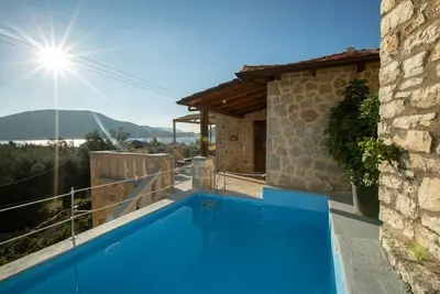 Image de Regardez le lever du soleil sur la baie confortable appartement avec piscine privée, Nidri