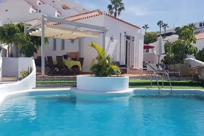 Image de Villa avec piscine privée dans un quartier très calme, avec vue sur la Costa Adeje