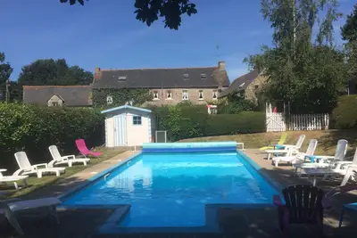 Image de Cottage Laurel. Piscine chauffée, Wifi gratuit. Télévision par satellite. Ferry Discount