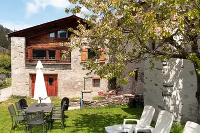 Image de Maison de vacances ensoleillée et rustique, 2-8 P, à Val Poschiavo, près de l'Engadine