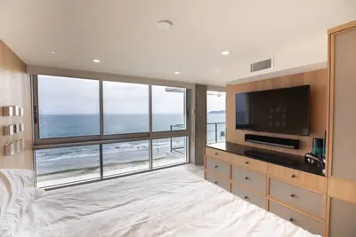 Image de Condo de luxe face à l'océan 2 chambres - Remodelage complet de 2018