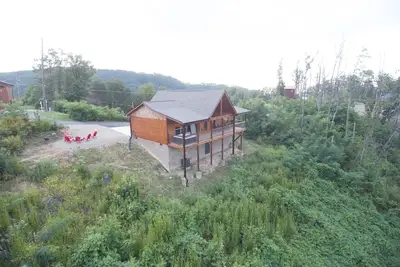 Image de Tout neuf! Vues du mont LeConte! Cabine de luxe avec confidentialité et accès facile à la ville