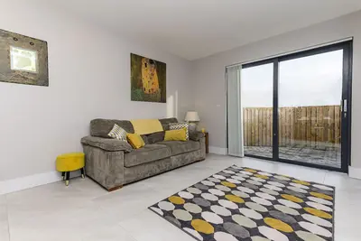 Image de Maison de luxe spacieuse. Proche de la ville. Les entreprises sont les bienvenues. Nouveaux tarifs hors pointe