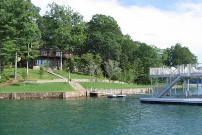 Image de Location au bord du lac sur le lac Chatuge en eau profonde