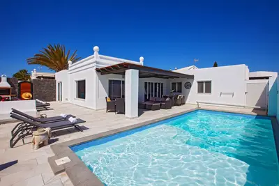 Image de Villa individuelle de luxe privée avec piscine chauffée