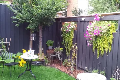 Image de Urban Cottage Oasis, impressionnant Lieu, entièrement rénové et Self Contained Basse