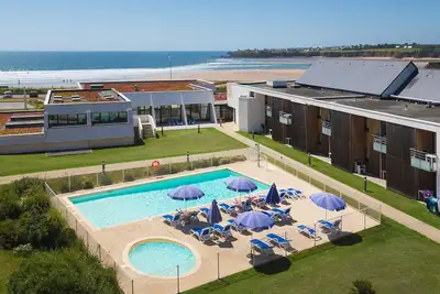 Image de Appartement au calme avec Vue Sur Mer | Piscine chauffée