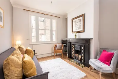 Image de 25 Lower Darnborough · Charming Base for 5 Guests Near Bishy Rd in York | Pass the Keys