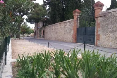 Image de Maison centenaire, rénovée, avec piscine dans un parc arboré de 1200 m2