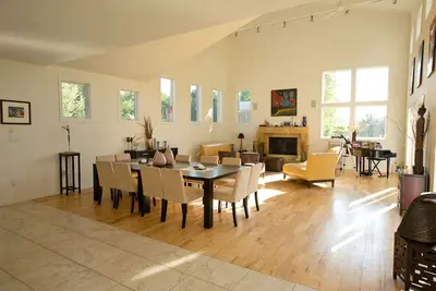 Image de Superbe 5 chambres modernes. Couchers de soleil parfaits. Idéal pour les familles