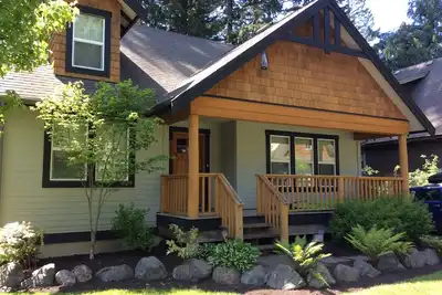 New Cultus Lake Cottage -3 chambres / 3 salles de bain; dort 7-10; station comme commodités