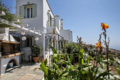 Image de Nouvelle villa de jardin spacieuse et aérée avec des vues incroyables