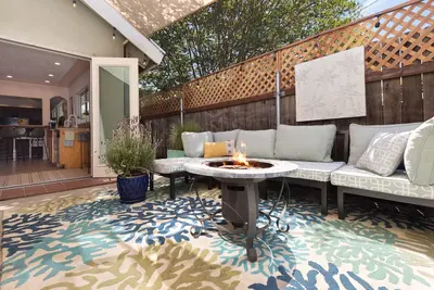 Image de Bungalow Retreat ou Explorez dans un endroit accessible et à proximité des studios Universal